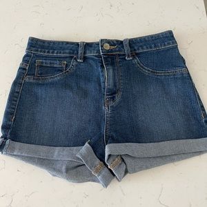 Forever 21 dark wash denim shorts size 28
